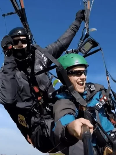 Tandem paragliding